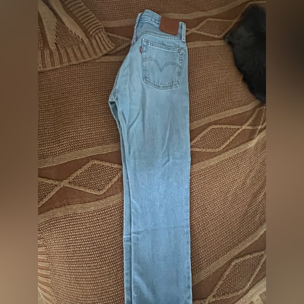 Levi’s Premium High Waisted Distressed Jeans  W 26 L 28 light wash